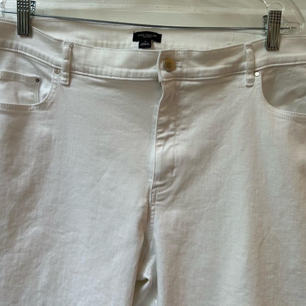 Ann Taylor White Straight Leg Jeans Plus Size 16 - Picture 2 of 5